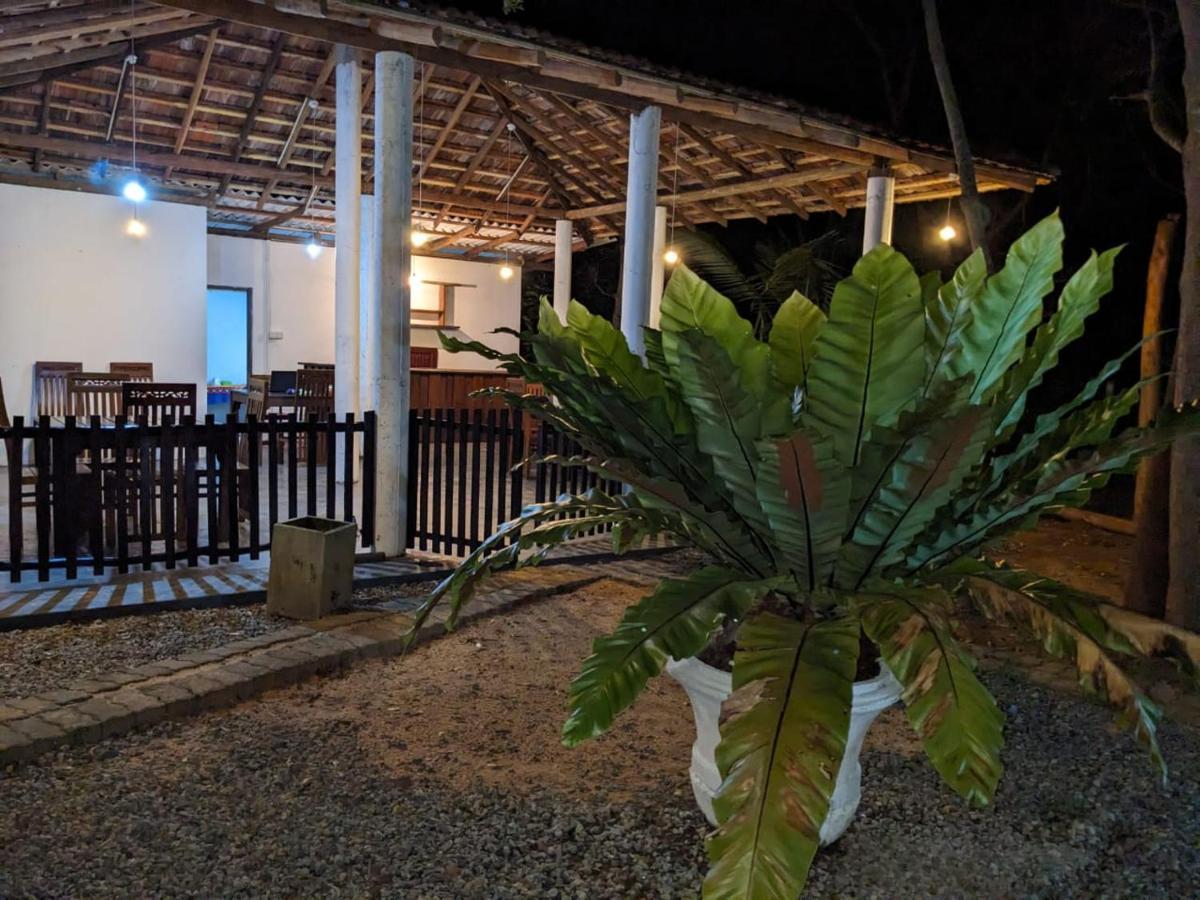 Silent Cabana And Restaurant Marakolliya, Tangalle Buitenkant foto