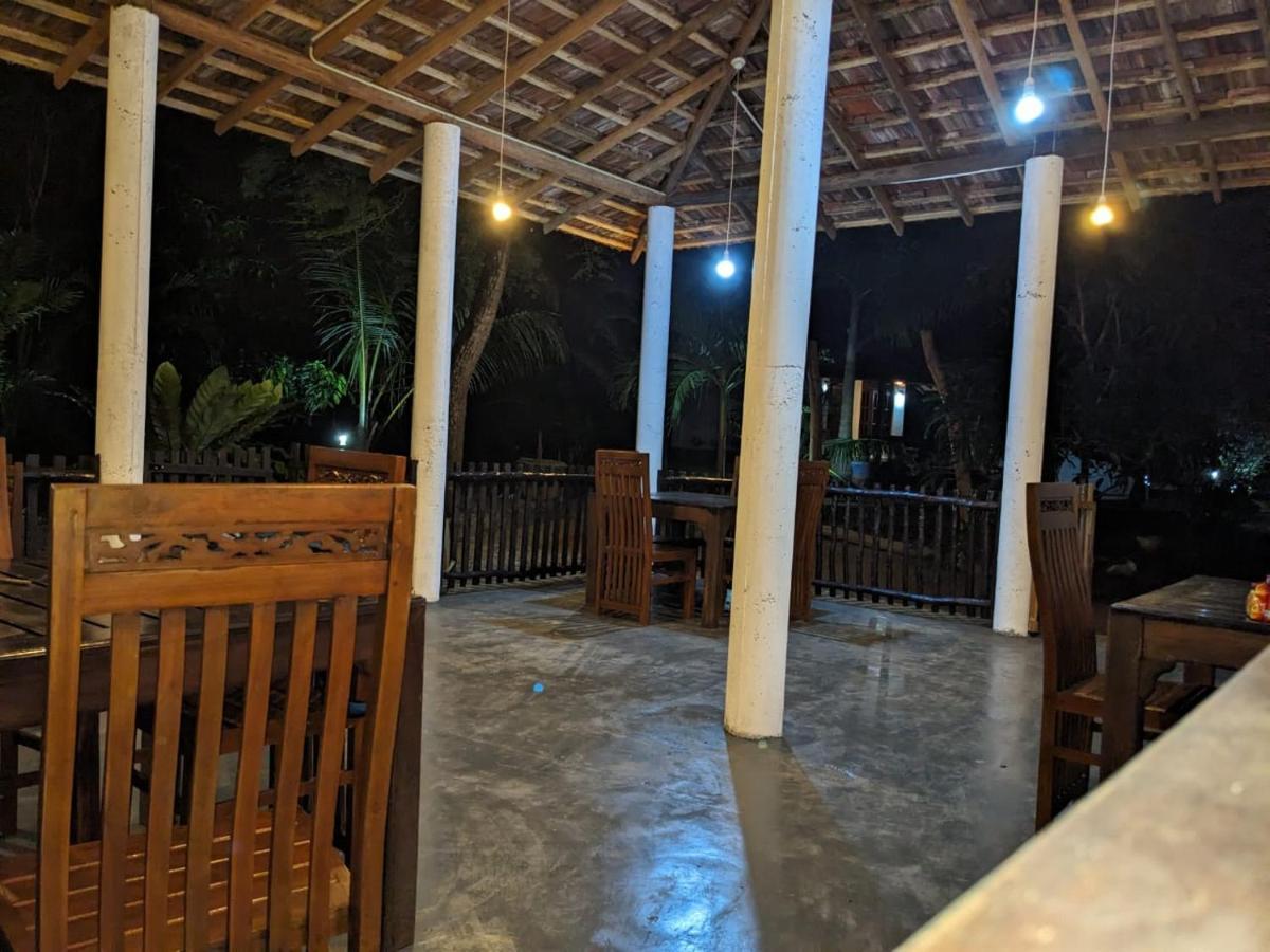 Silent Cabana And Restaurant Marakolliya, Tangalle Buitenkant foto