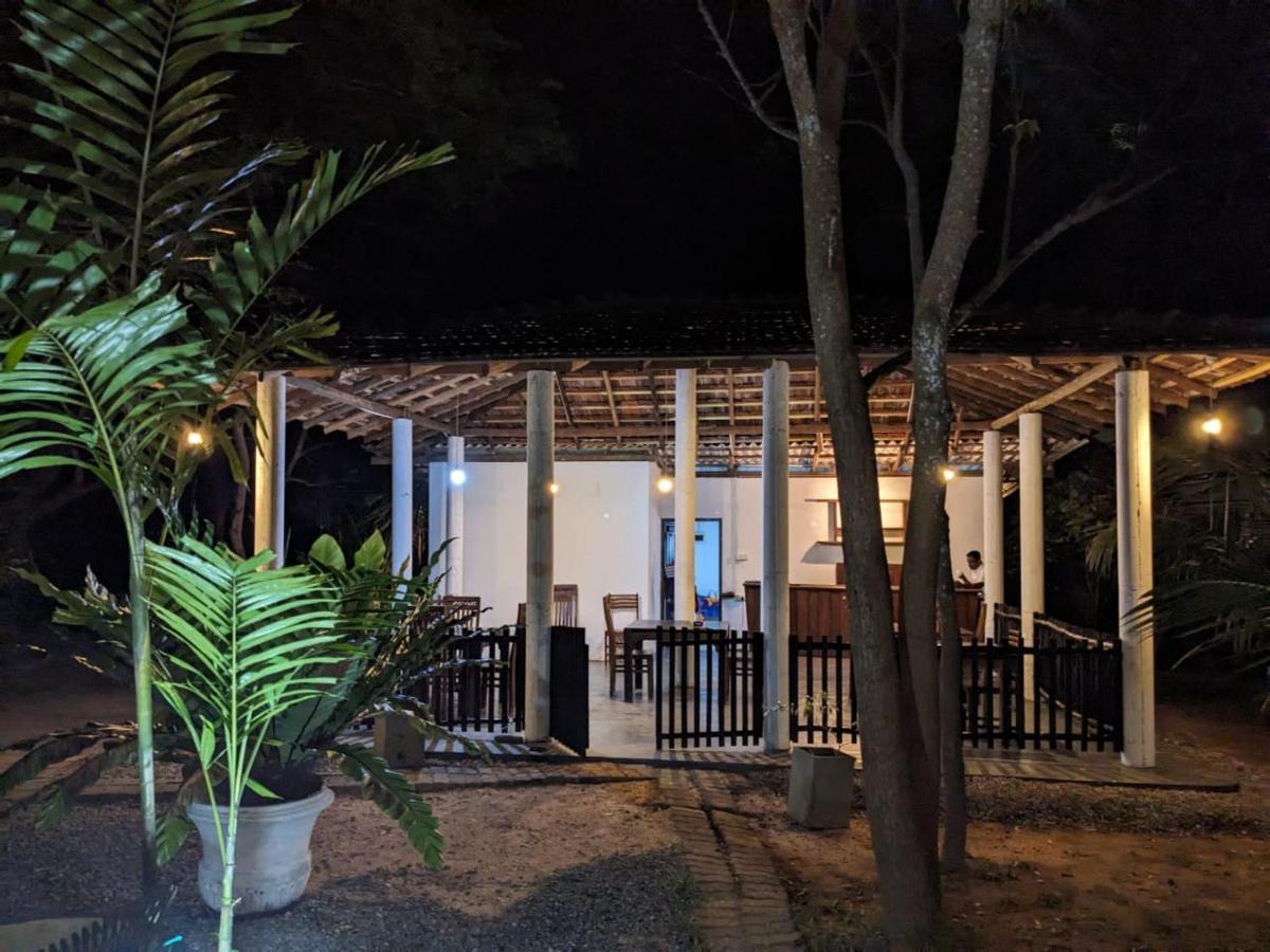 Silent Cabana And Restaurant Marakolliya, Tangalle Buitenkant foto