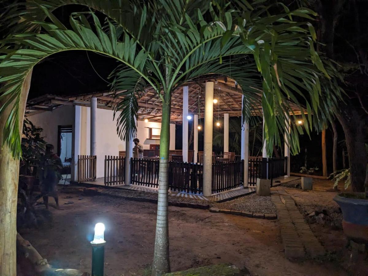 Silent Cabana And Restaurant Marakolliya, Tangalle Buitenkant foto