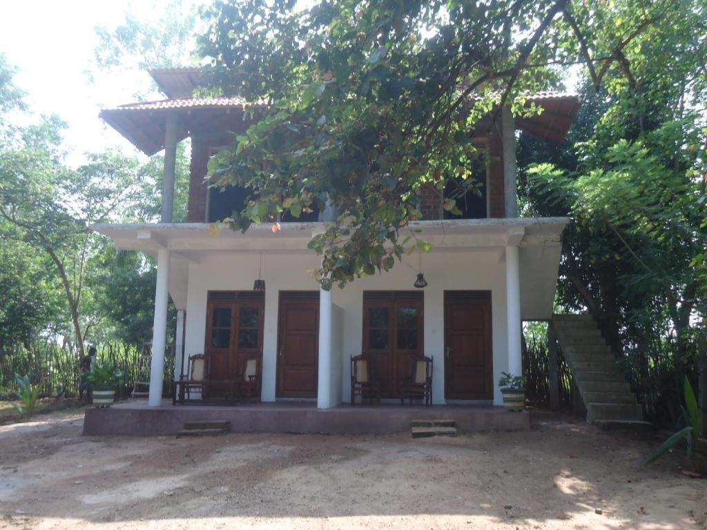 Silent Cabana And Restaurant Marakolliya, Tangalle Buitenkant foto
